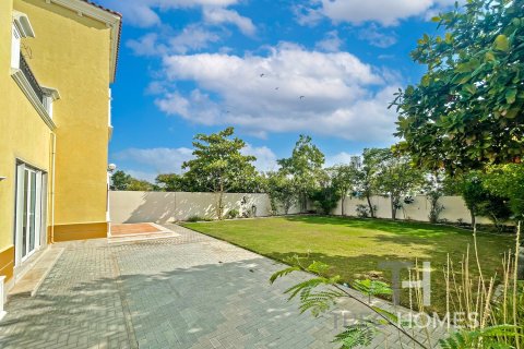 Villa in Legacy, Jumeirah Park, Dubai 3 bedrooms, 285 sq.m. № 16841 - photo 2