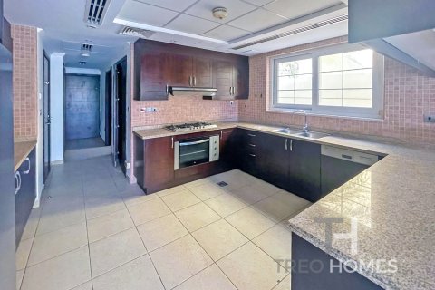 Villa in Legacy, Jumeirah Park, Dubai 3 bedrooms, 285 sq.m. № 16841 - photo 4