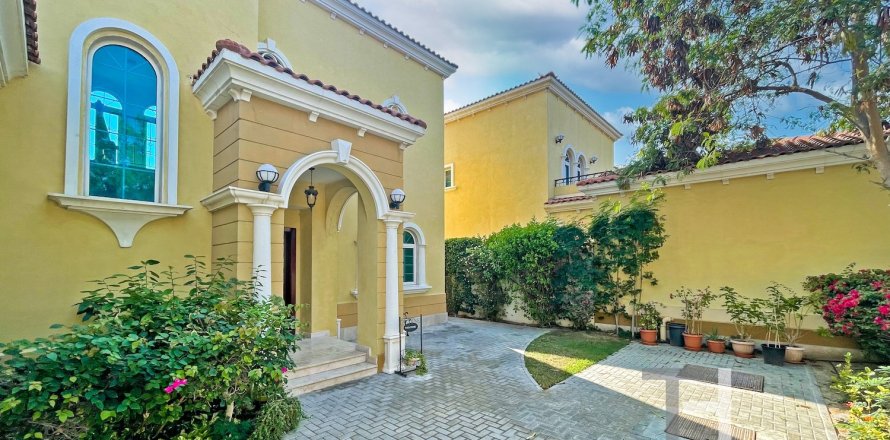 Villa in Legacy, Jumeirah Park, Dubai 3 bedrooms, 285 sq.m. № 16841
