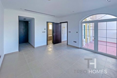 Villa in Legacy, Jumeirah Park, Dubai 3 bedrooms, 285 sq.m. № 16841 - photo 15