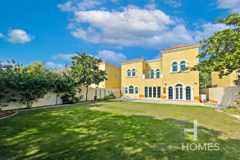 Villa in Legacy, Jumeirah Park, Dubai 3 bedrooms, 285 sq.m. № 16841 - photo 3