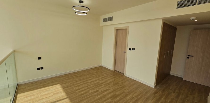 Таунхаус в Дубае, 3 спальни, 106.9м², № 54851