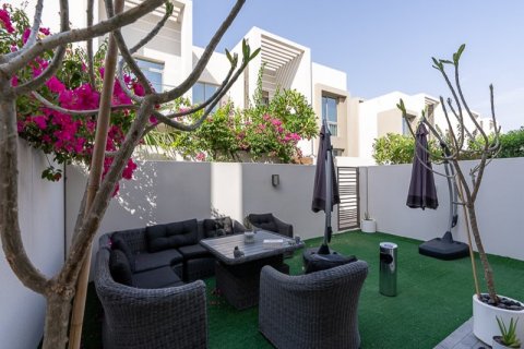 Villa in Dubai 3 bedrooms, 181.46 sq.m. № 52675 - photo 20