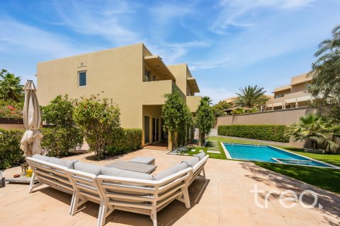 Villa in Arabian Ranches, Dubai 3 bedrooms, 298.78 sq.m. № 137992 - photo 22