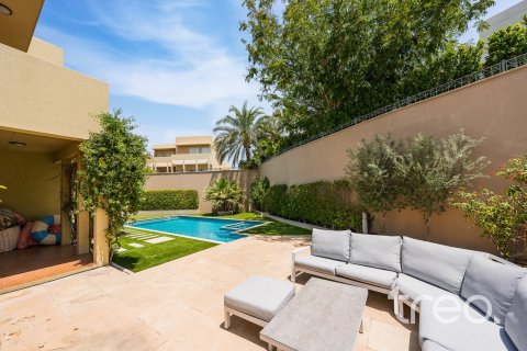 Villa in Arabian Ranches, Dubai 3 bedrooms, 298.78 sq.m. № 137992 - photo 20