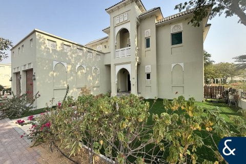 Villa in North Village, Al Furjan, Dubai 4 bedrooms, 600 sq.m. № 76458 - photo 1