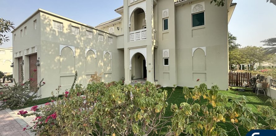 Villa in North Village, Al Furjan, Dubai 4 bedrooms, 600 sq.m. № 76458