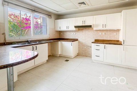 Снять в аренду виллу в Арабиан Ранчес, Дубай: 3 спальни, 226.96м², № 119913 - фото 5