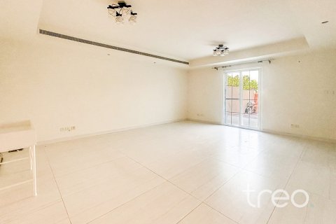 Снять в аренду виллу в Арабиан Ранчес, Дубай: 3 спальни, 226.96м², № 119913 - фото 3