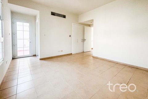 Снять в аренду виллу в Арабиан Ранчес, Дубай: 3 спальни, 226.96м², № 119913 - фото 7