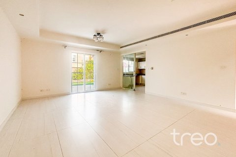 Снять в аренду виллу в Арабиан Ранчес, Дубай: 3 спальни, 226.96м², № 119913 - фото 2