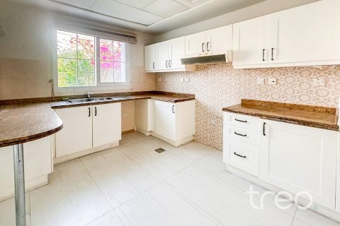 Снять в аренду виллу в Арабиан Ранчес, Дубай: 3 спальни, 226.96м², № 119913 - фото 4