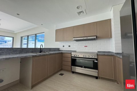 Снять в аренду таунхаус в Дубае: 5 спален, 219.6м², № 60231 - фото 12