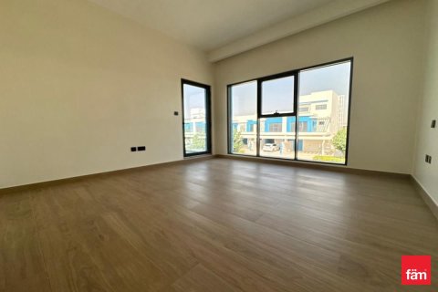 Снять в аренду таунхаус в Дубае: 5 спален, 219.6м², № 60231 - фото 10