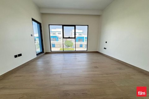 Снять в аренду таунхаус в Дубае: 5 спален, 219.6м², № 60231 - фото 18