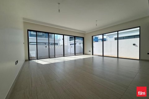 Снять в аренду таунхаус в Дубае: 5 спален, 219.6м², № 60231 - фото 4