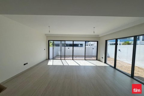 Снять в аренду таунхаус в Дубае: 5 спален, 219.6м², № 60231 - фото 24