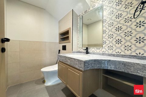 Снять в аренду таунхаус в Дубае: 5 спален, 219.6м², № 60231 - фото 2