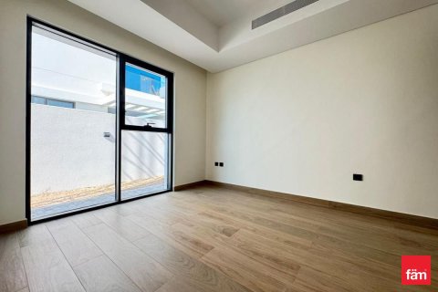 Снять в аренду таунхаус в Дубае: 5 спален, 219.6м², № 60231 - фото 5