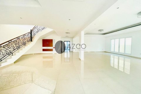 Villa en Jumeirah 3, Jumeirah, Dubai, 4 dormitorios, 371.6 m², № 37622 - foto 2