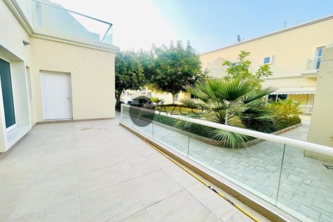Villa en Jumeirah 3, Jumeirah, Dubai, 4 dormitorios, 371.6 m², № 37622 - foto 12