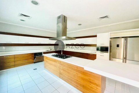 Villa en Jumeirah 3, Jumeirah, Dubai, 4 dormitorios, 371.6 m², № 37622 - foto 3