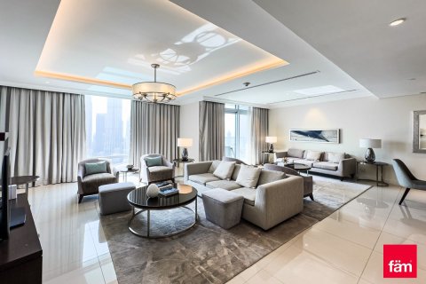 Apartment in Downtown Dubai (Downtown Burj Dubai), Dubai 3 bedrooms, 206.1 sq.m. № 115112 - photo 2