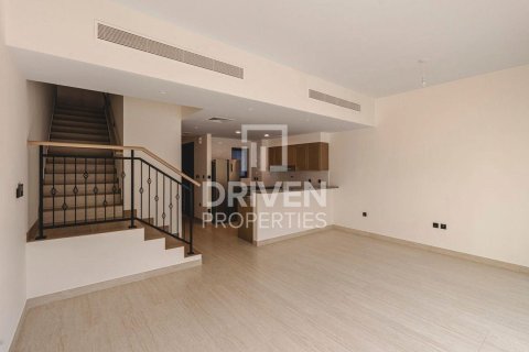 Adosado en Damac Lagoons, Dubai, 3 dormitorios, 144 m², № 128401