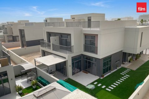 Villa in Dubai 4 bedrooms, 332 sq.m. № 139477 - photo 9
