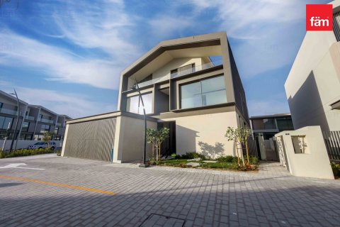 Вилла в Дубае, 5 спален, 698.8м², № 90321