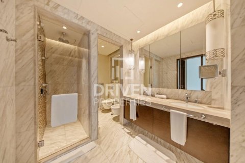 Apartment in The Address Residence Fountain Views, Downtown Dubai (Downtown Burj Dubai), Dubai 4 bedrooms, 251.21 sq.m. № 128996 - photo 16