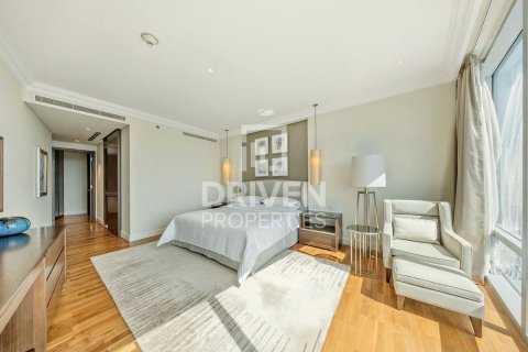 Apartment in The Address Residence Fountain Views, Downtown Dubai (Downtown Burj Dubai), Dubai 4 bedrooms, 251.21 sq.m. № 128996 - photo 8