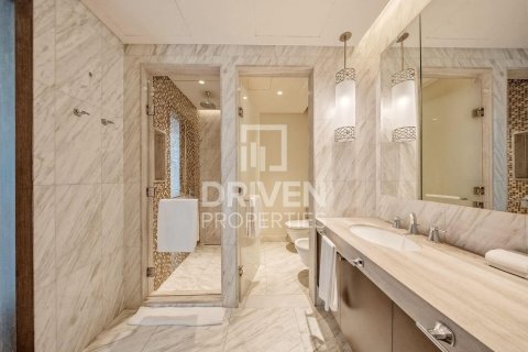 Apartment in The Address Residence Fountain Views, Downtown Dubai (Downtown Burj Dubai), Dubai 4 bedrooms, 251.21 sq.m. № 128996 - photo 17