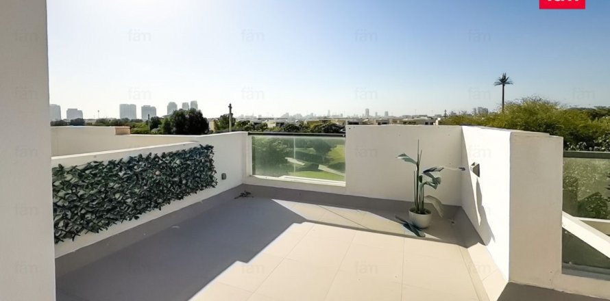 Таунхаус в Дубае, 4 спальни, 203м², № 67600