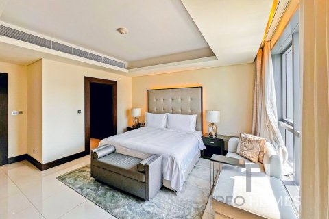 Apartment in Burj Khalifa, Dubai 2 bedrooms, 161 sq.m. № 13359 - photo 15