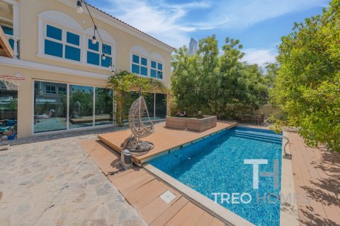 Villa in Jumeirah Village Triangle, Dubai 6 bedrooms, 636 sq.m. № 13353 - photo 1