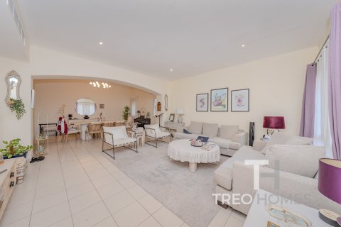 Villa in Meadows, Dubai 4 bedrooms, 381 sq.m. № 13354 - photo 3