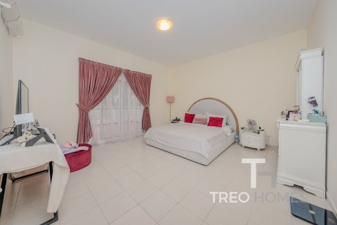 Villa in Meadows, Dubai 4 bedrooms, 381 sq.m. № 13354 - photo 10