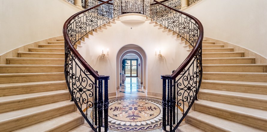 Вилла в Дубае, 6 спален, 1486м², № 97293