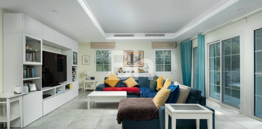 Villa in Jumeirah Village Triangle, Dubai 5 bedrooms, 358 sq.m. № 24089