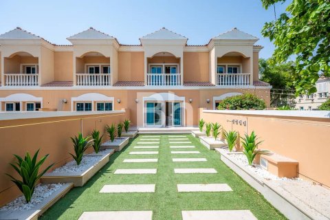 Townhouse in Jumeirah Village Triangle, Dubai 2 bedrooms, 180 sq.m. № 24088 - photo 15