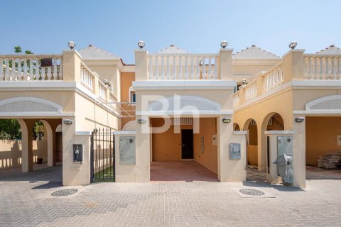 Townhouse in Jumeirah Village Triangle, Dubai 2 bedrooms, 180 sq.m. № 24088 - photo 2