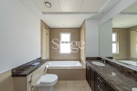 Купить виллу в Casa Viva, Serena, Дубай: 3 спальни, 300м², № 122099 - фото 16