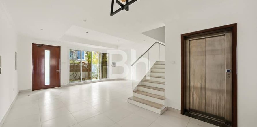 Таунхаус в Джумейра Вилладж Серкл, Дубай, 4 спальни, 163м², № 57495