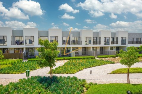 Снять в аренду виллу в EMAAR South, Dubai South (Dubai World Central), Дубай: 3 спальни, 141м², № 77594 - фото 22