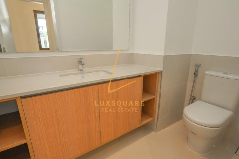 Снять в аренду виллу в EMAAR South, Dubai South (Dubai World Central), Дубай: 3 спальни, 141м², № 77594 - фото 15