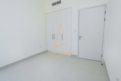 Снять в аренду виллу в EMAAR South, Dubai South (Dubai World Central), Дубай: 3 спальни, 141м², № 77594 - фото 8