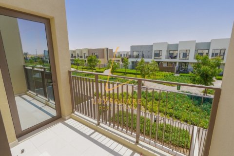 Снять в аренду виллу в EMAAR South, Dubai South (Dubai World Central), Дубай: 3 спальни, 141м², № 77594 - фото 19