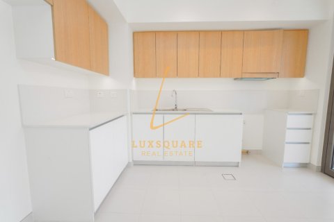 Снять в аренду виллу в EMAAR South, Dubai South (Dubai World Central), Дубай: 3 спальни, 141м², № 77594 - фото 6