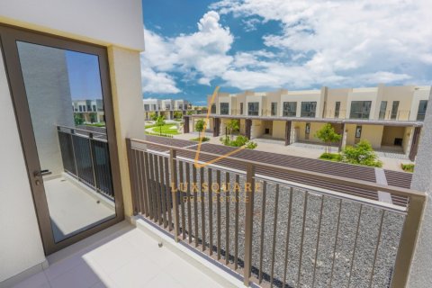 Снять в аренду виллу в EMAAR South, Dubai South (Dubai World Central), Дубай: 3 спальни, 141м², № 77594 - фото 21